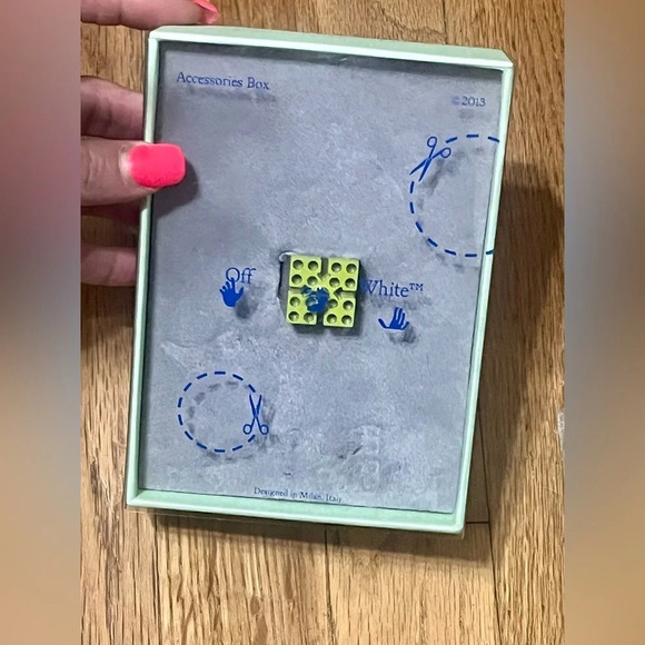 OFF-WHITE Arrow Play Ring In Silver Green - Picture 7 of 11